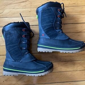 Boys warm Swiss tech snow boots size 1 water resistant black green